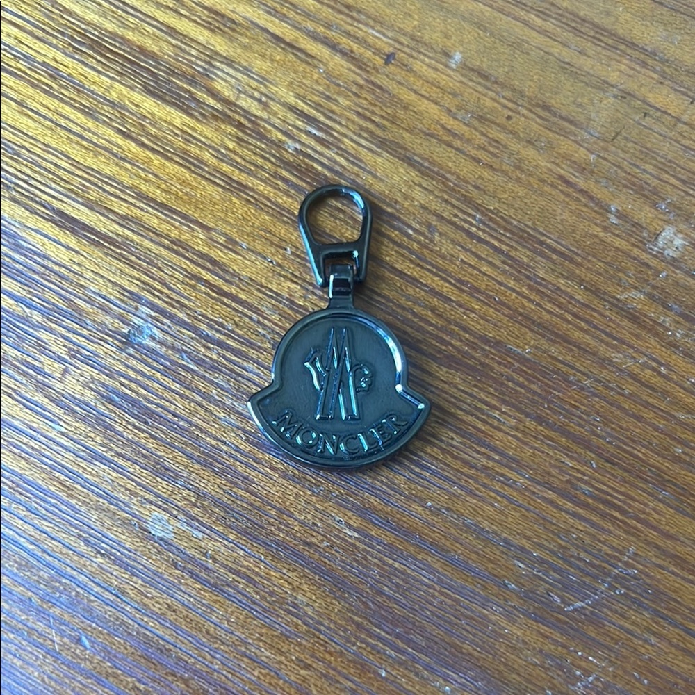 Moncler Zipper Pull